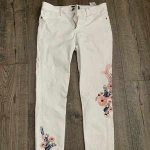 Abercrombie and Fitch White Floral print jeans